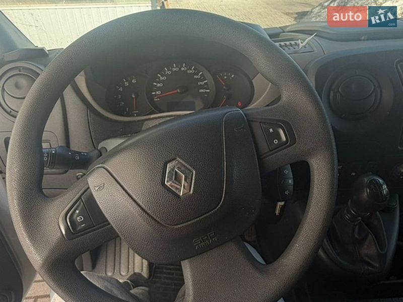 Грузовой фургон Renault Master 2015 в Львове