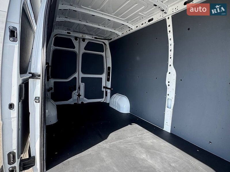 Грузовой фургон Renault Master 2022 в Киеве