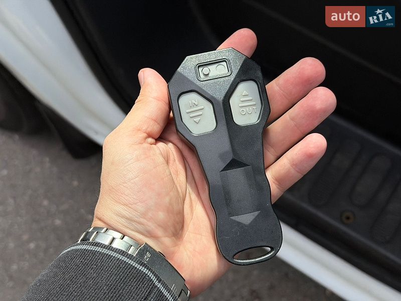 Автовоз Renault Master 2013 в Днепре
