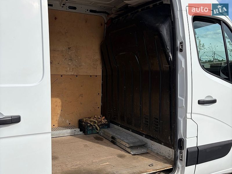 Грузовой фургон Renault Master 2016 в Киеве