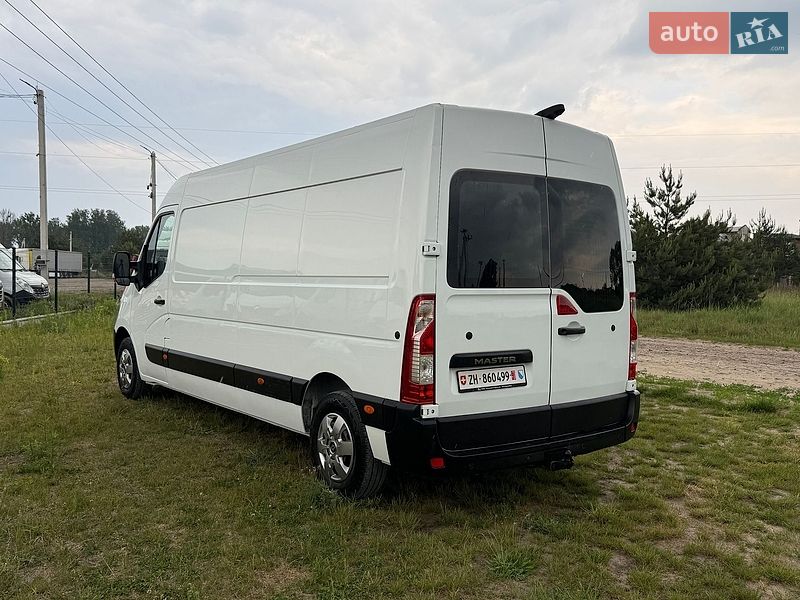 Вантажний фургон Renault Master 2017 в Львові