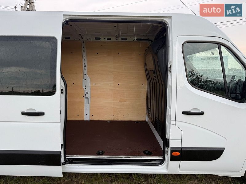 Вантажний фургон Renault Master 2017 в Львові