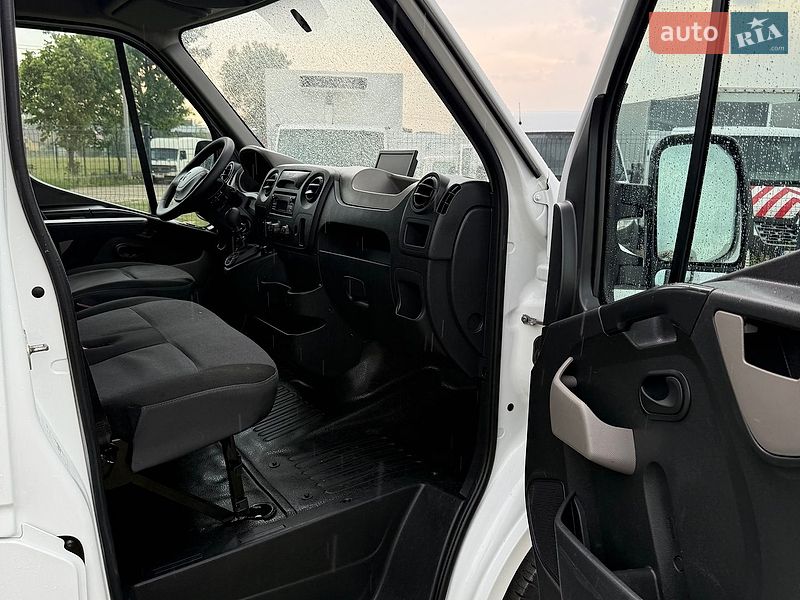 Вантажний фургон Renault Master 2017 в Львові