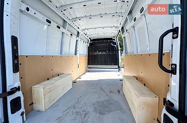 Вантажний фургон Renault Master 2023 в Рівному