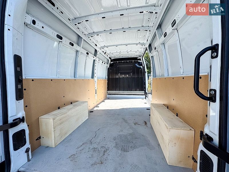 Вантажний фургон Renault Master 2023 в Рівному