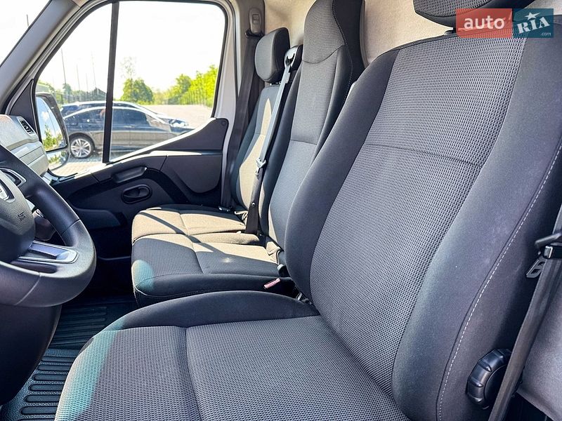 Вантажний фургон Renault Master 2023 в Рівному