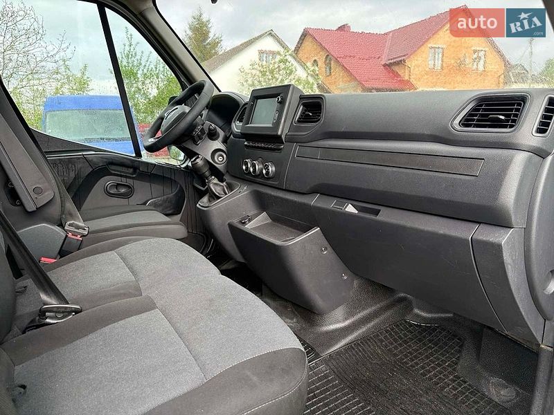 Вантажний фургон Renault Master 2022 в Радивиліві