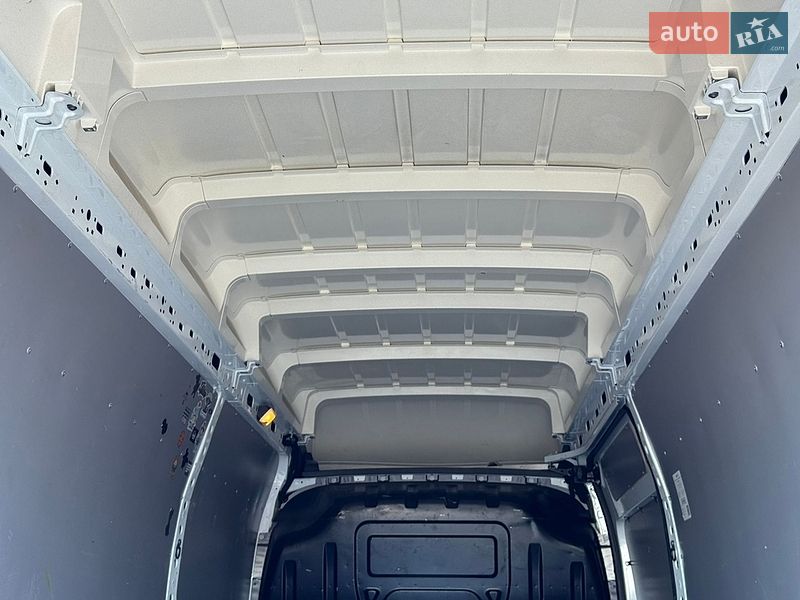 Грузовой фургон Renault Master 2024 в Киеве