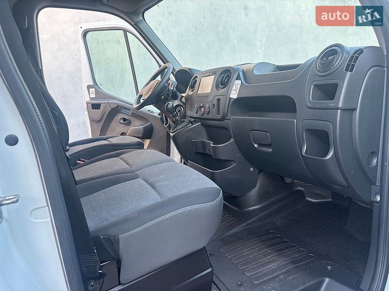 Вантажний фургон Renault Master 2019 в Нововолинську