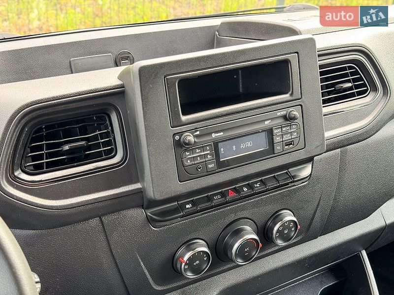 Вантажний фургон Renault Master 2022 в Рівному