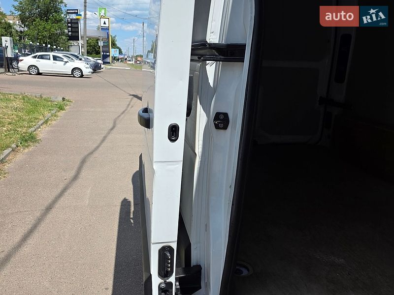 Вантажний фургон Renault Master 2019 в Одесі