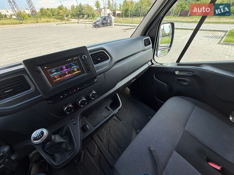 Микроавтобус грузовой (до 3,5т) Renault Master 2022 в Буче