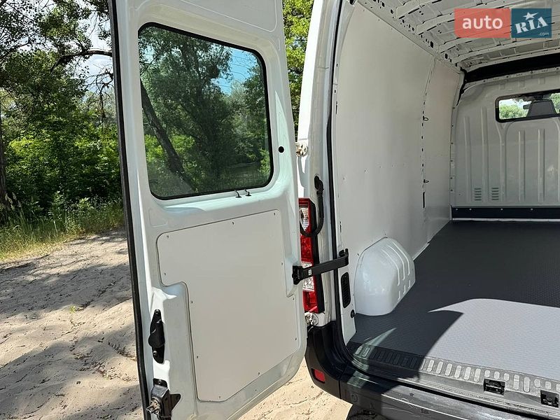 Грузовой фургон Renault Master 2015 в Полтаве