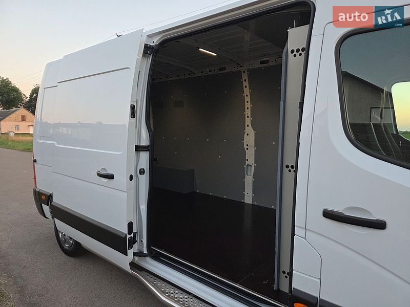 Вантажний фургон Renault Master 2021 в Дубні