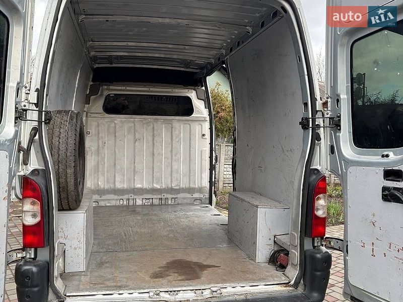 Грузовой фургон Renault Master 2006 в Рава-Русской
