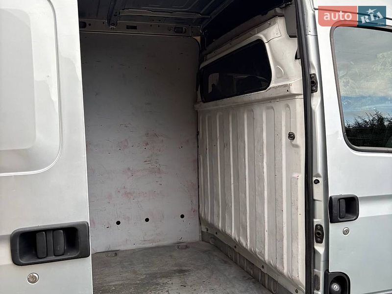 Грузовой фургон Renault Master 2006 в Рава-Русской