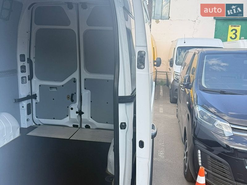 Грузовой фургон Renault Master 2022 в Луцке