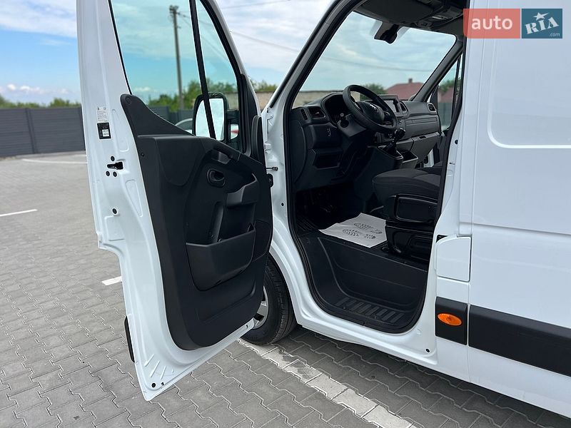 Грузовой фургон Renault Master 2023 в Дубно
