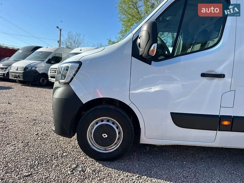 Вантажний фургон Renault Master 2020 в Рівному