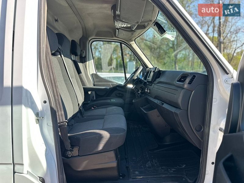 Вантажний фургон Renault Master 2020 в Рівному