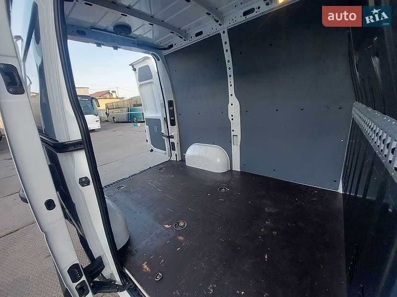 Вантажний фургон Renault Master 2021 в Львові