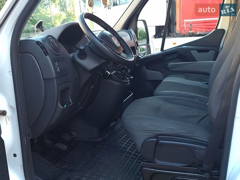 Вантажний фургон Renault Master 2012 в Кам'янець-Подільському