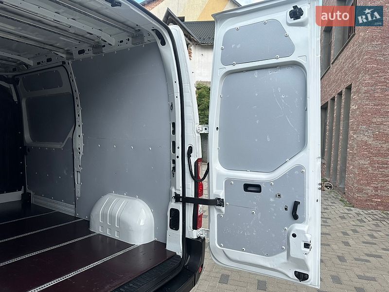 Грузовой фургон Renault Master 2015 в Ровно