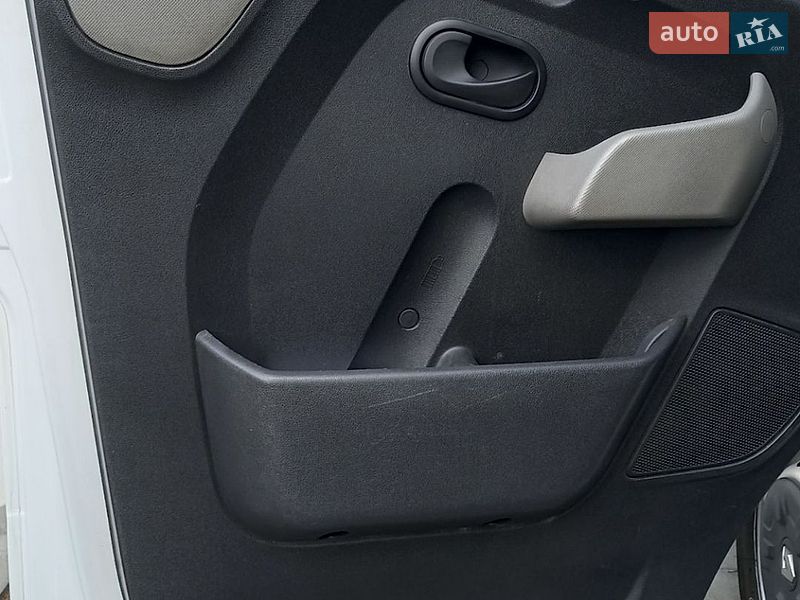 Вантажний фургон Renault Master 2017 в Львові