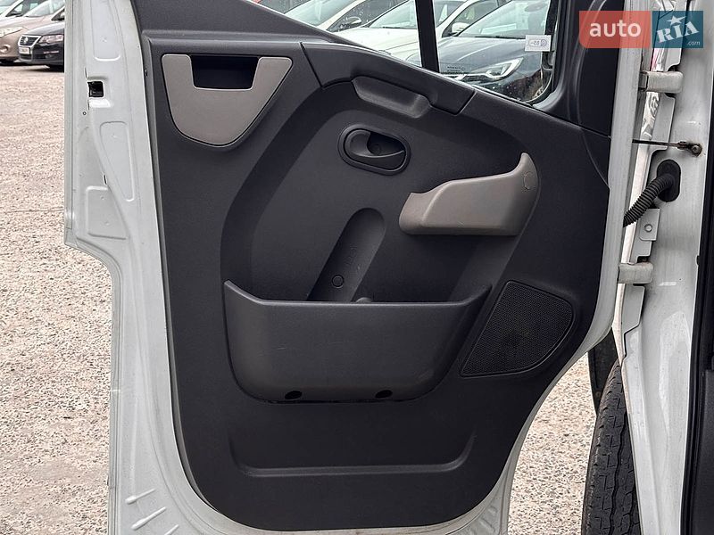 Евакуатор Renault Master 2017 в Львові