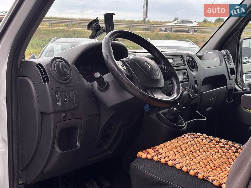 Евакуатор Renault Master 2017 в Львові