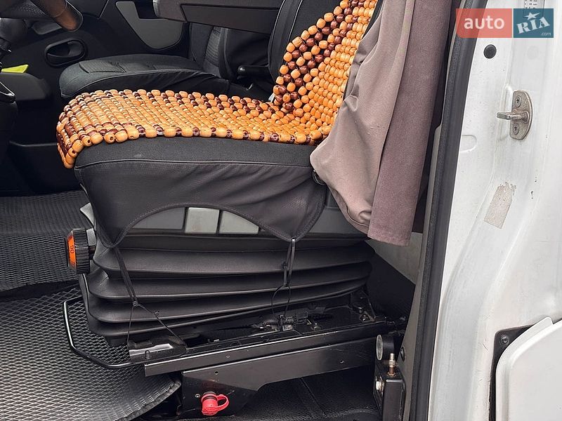 Евакуатор Renault Master 2017 в Львові