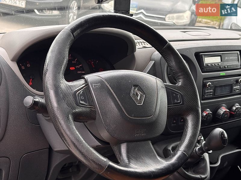 Евакуатор Renault Master 2017 в Львові
