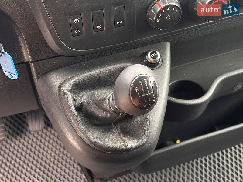Евакуатор Renault Master 2017 в Львові