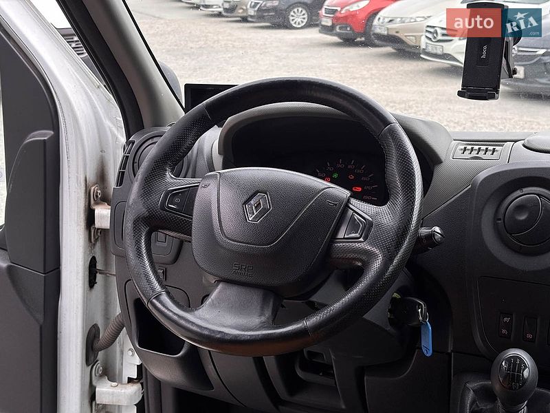 Евакуатор Renault Master 2017 в Львові