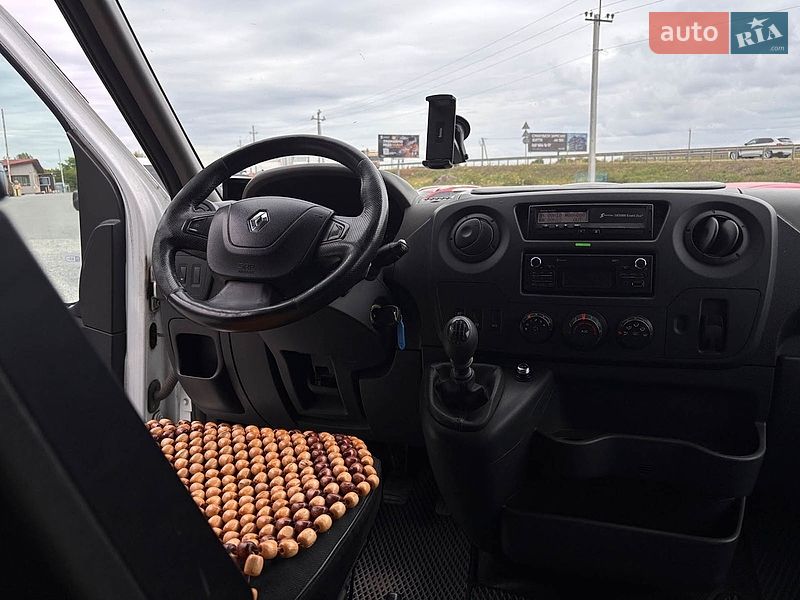 Евакуатор Renault Master 2017 в Львові