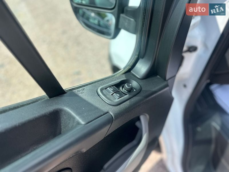 Вантажний фургон Renault Master 2018 в Рівному