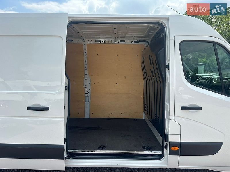 Вантажний фургон Renault Master 2018 в Рівному