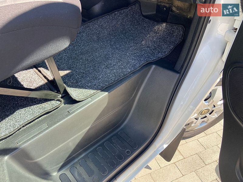 Грузопассажирский фургон Renault Master 2018 в Калуше