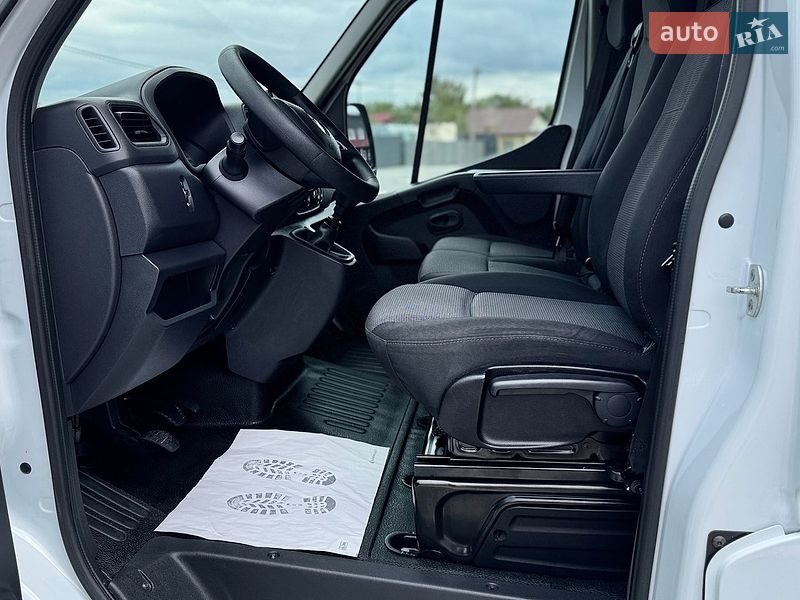 Вантажний фургон Renault Master 2023 в Дубні