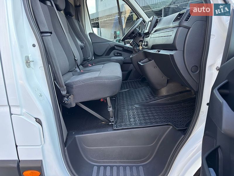 Вантажний фургон Renault Master 2020 в Дубні