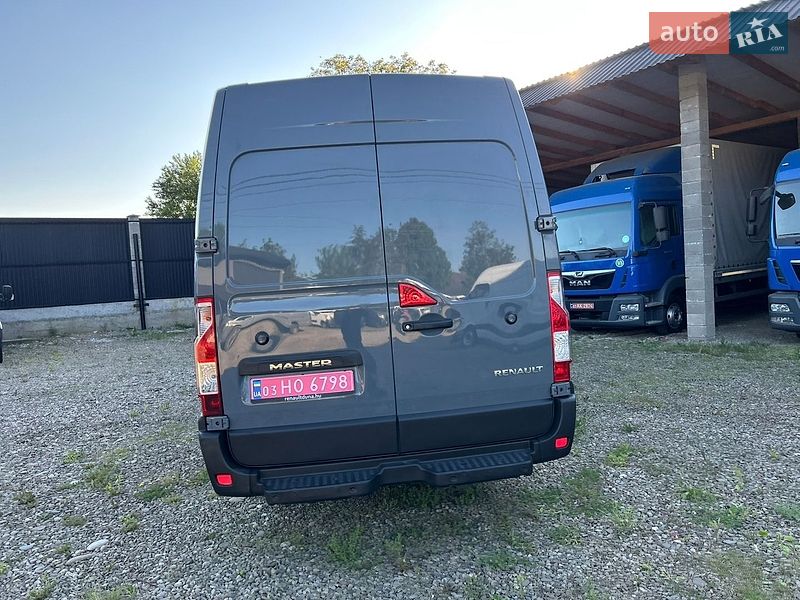 Грузовой фургон Renault Master 2022 в Хусте