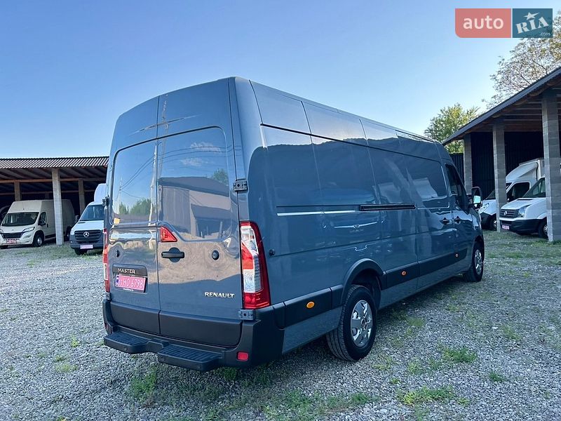 Грузовой фургон Renault Master 2022 в Хусте