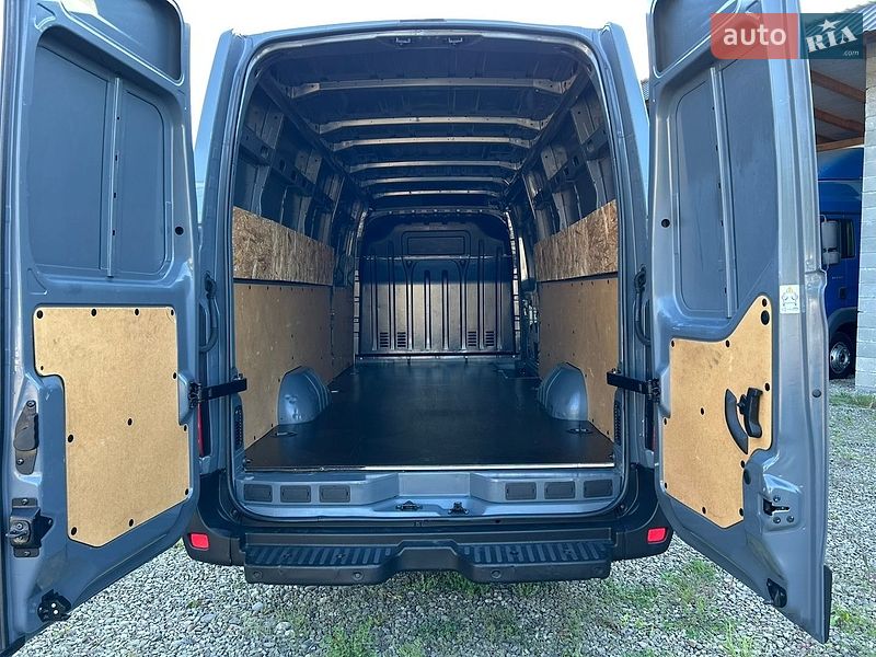 Грузовой фургон Renault Master 2022 в Хусте