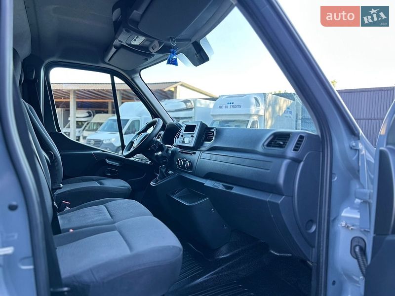 Грузовой фургон Renault Master 2022 в Хусте