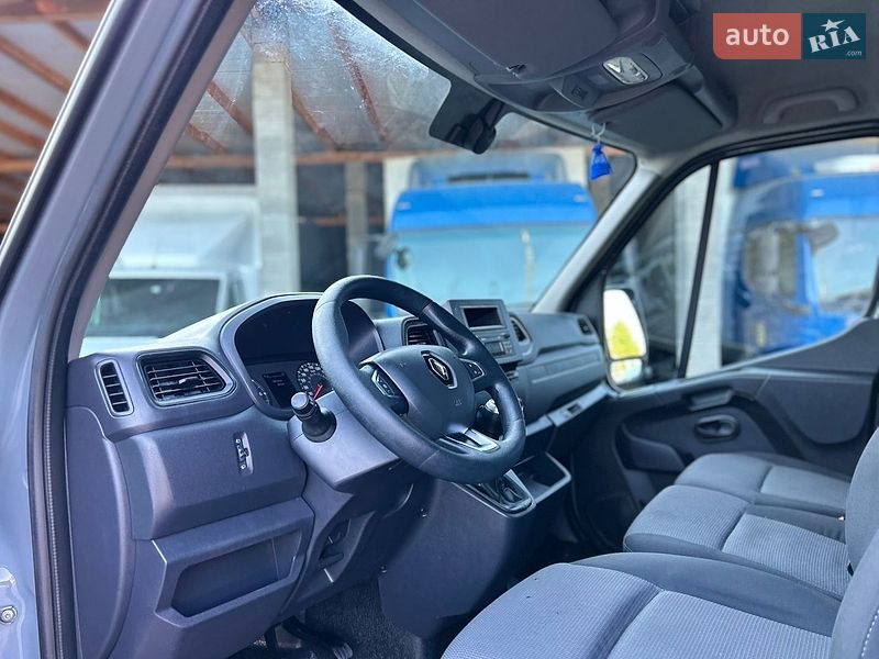 Грузовой фургон Renault Master 2022 в Хусте