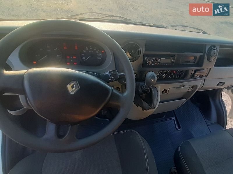 Вантажний фургон Renault Master 2004 в Рівному