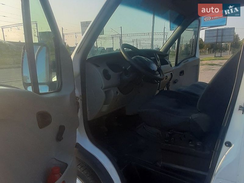 Вантажний фургон Renault Master 2004 в Рівному