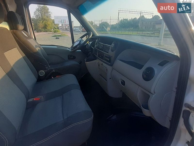 Вантажний фургон Renault Master 2004 в Рівному