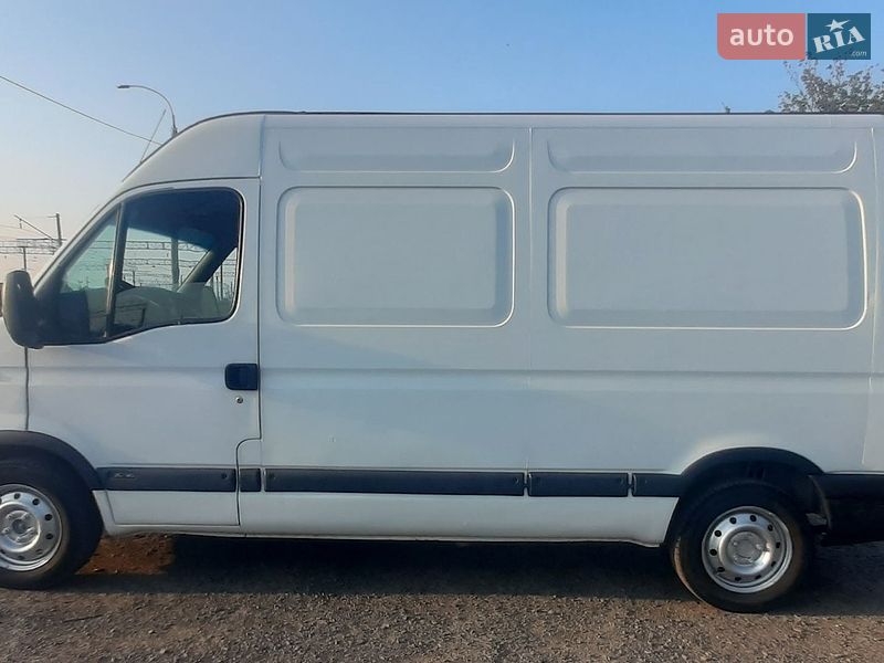 Вантажний фургон Renault Master 2004 в Рівному