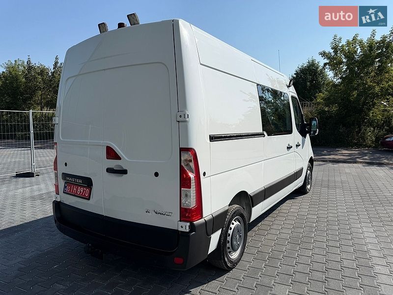 Вантажний фургон Renault Master 2015 в Тернополі
